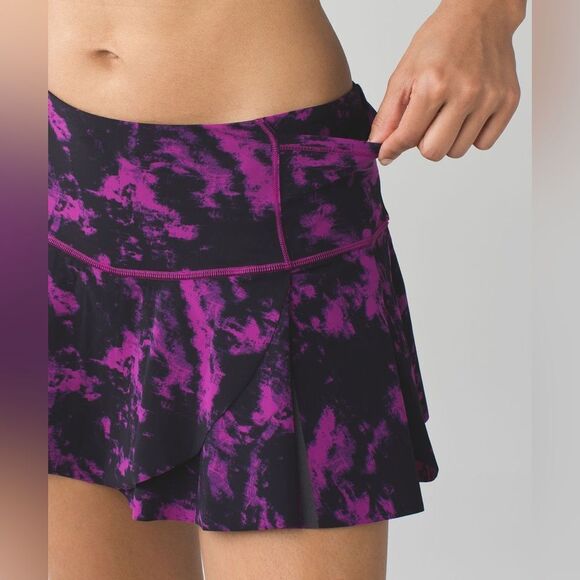 LULULEMON Hit Your Stride Skirt CAMO PLEATED SKORT SKIRT 6 - Picture 1 of 8